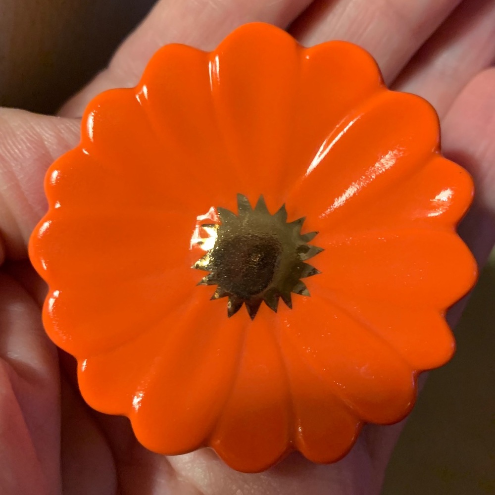 Nora Fleming Limited Edition Orange Daisy